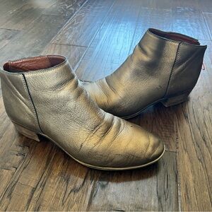 Lucky Brand Metallic Gray Leather Ankle Booties